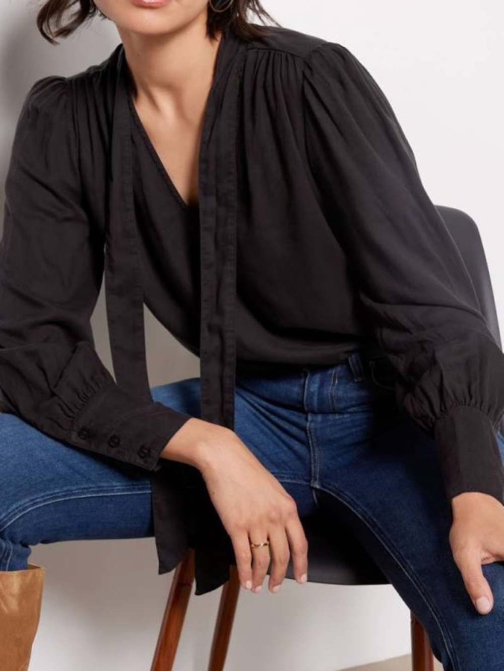 Anthropology Cloth and Stone Black Long Sleeve V-Neck Blouse with Neck Tie Sz M